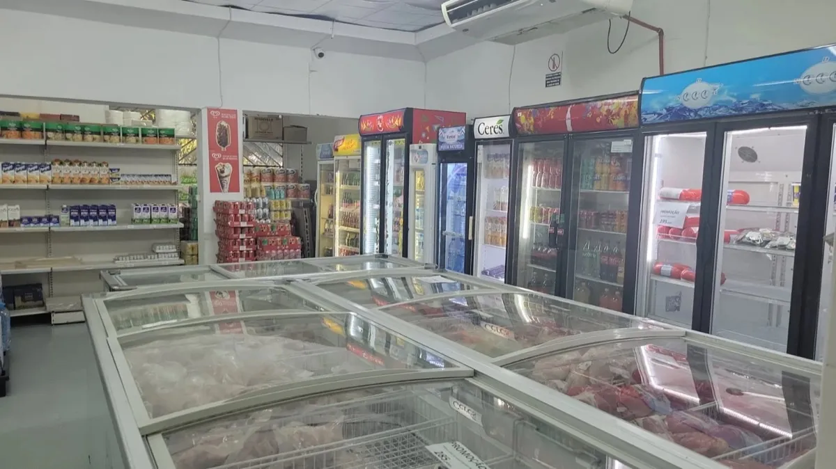 Fridges and freezers with cold drinks and frozen products